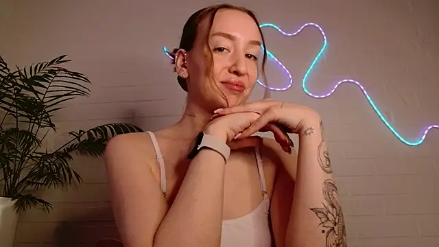 WhitePrincessLuna online show from 04.10.26