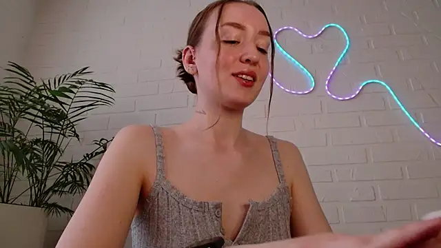 WhitePrincessLuna online show from 04.12.26