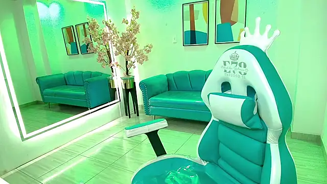 Black roseee online show from 10.19.25