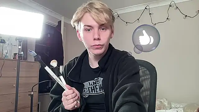 Snapshot of scottishtwink01 chatting on 09.22.25 scottishtwink01 online show from 09.22.25