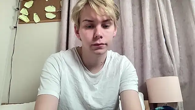Snapshot of scottishtwink01 chatting on 09.22.25 scottishtwink01 online show from 09.22.25