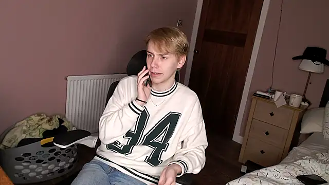 Snapshot of scottishtwink01 chatting on 09.24.25 scottishtwink01 online show from 09.24.25