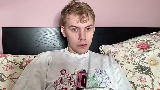 Snapshot of scottishtwink01 chatting on 10.11.25 scottishtwink01 online show from 10.11.25