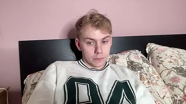 Snapshot of scottishtwink01 chatting on 10.13.25 scottishtwink01 online show from 10.13.25