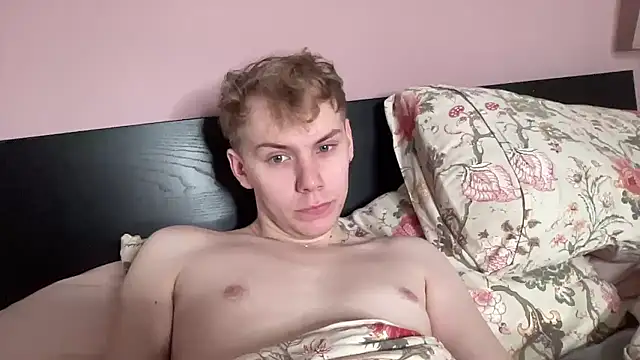 Snapshot of scottishtwink01 chatting on 10.22.25 scottishtwink01 online show from 10.22.25