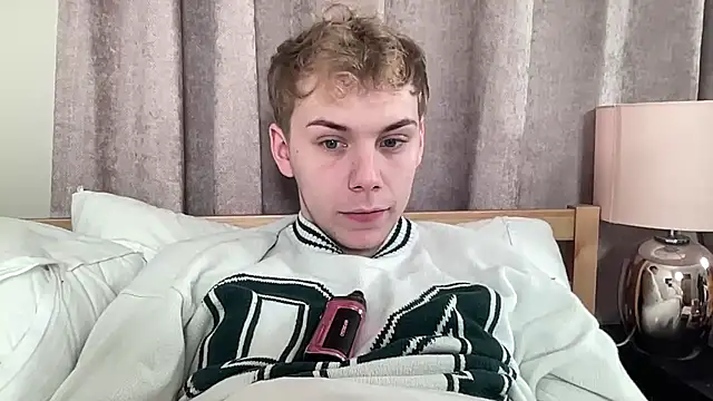 Snapshot of scottishtwink01 chatting on 10.29.25 scottishtwink01 online show from 10.29.25