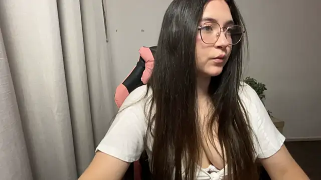 Snapshot of valentinauwu chatting on 02.23.26 valentinauwu online show from 02.23.26