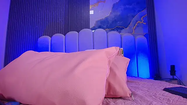 abbyrouss  online show from 12.04.25