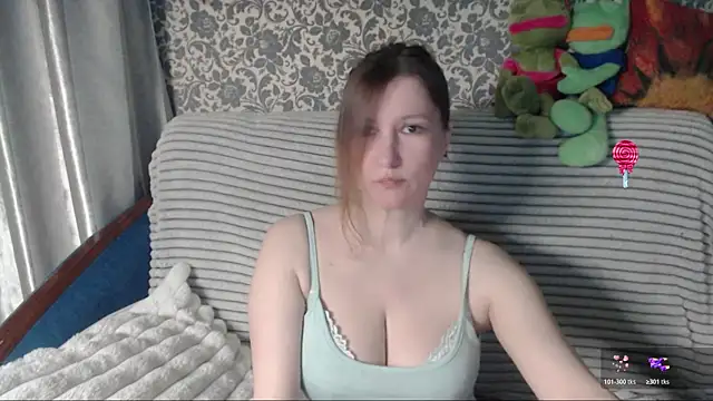 Snapshot of LesanaMagic chatting on 05.14.26 LesanaMagic online show from 05.14.26