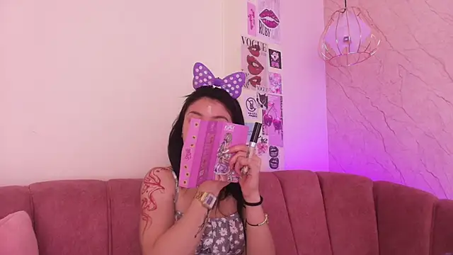 april bennett online show from 11.03.25