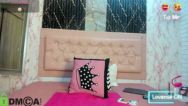 Caroline daring online show from 09.29.25