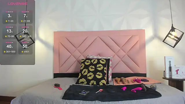 Caroline daring online show from 05.31.26