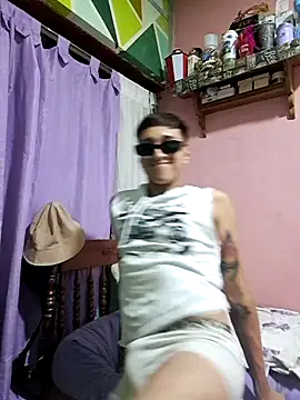 Snapshot of Ismaa__98 chatting on 12.17.25 Ismaa 98 online show from 12.17.25