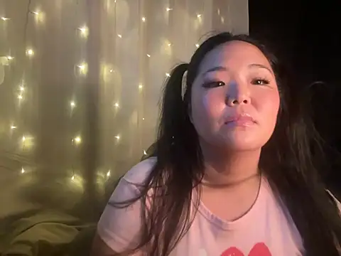 Snapshot of RealLifeWaifu chatting on 09.10.25 RealLifeWaifu online show from 09.10.25