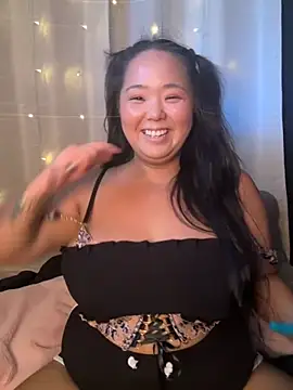 Snapshot of RealLifeWaifu chatting on 09.19.25 RealLifeWaifu online show from 09.19.25