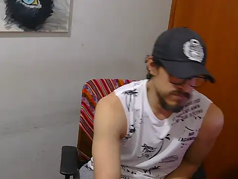 Snapshot of GuivernoStud chatting on 09.15.25 GuivernoStud online show from 09.15.25