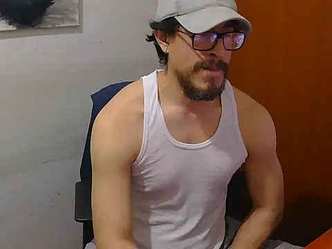 Snapshot of GuivernoStud chatting on 09.16.25 GuivernoStud online show from 09.16.25