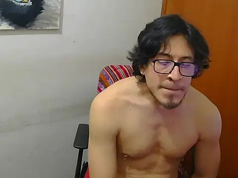 Snapshot of GuivernoStud chatting on 10.01.25 GuivernoStud online show from 10.01.25