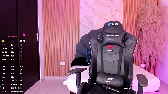 ashly moonn online show from 10.06.25