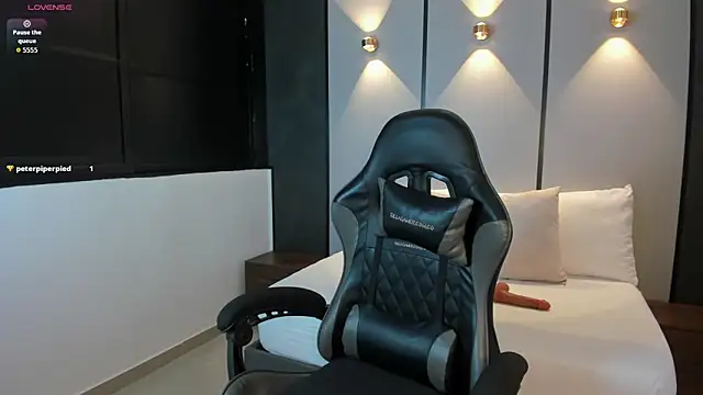 ashly moonn online show from 11.29.25