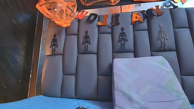 Snapshot of kissme_luna chatting on 10.20.25 kissme luna online show from 10.20.25