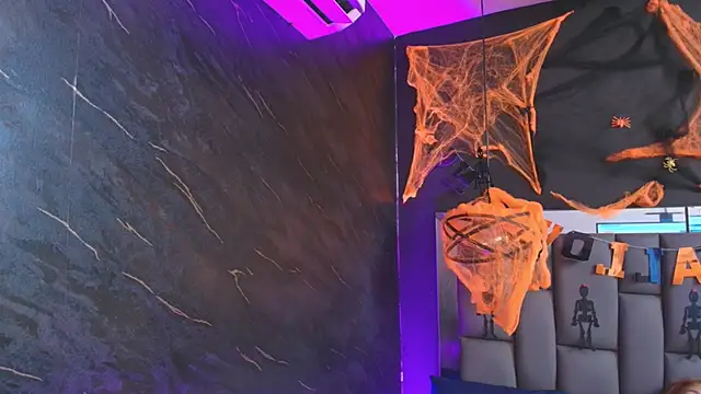 Snapshot of kissme_luna chatting on 10.26.25 kissme luna online show from 10.26.25