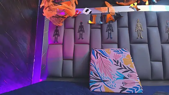 Snapshot of kissme_luna chatting on 11.01.25 kissme luna online show from 11.01.25