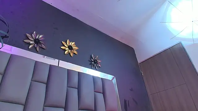 Snapshot of kissme_luna chatting on 11.11.25 kissme luna online show from 11.11.25