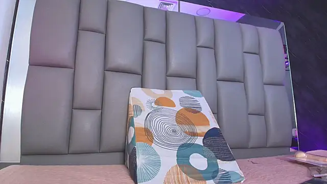 Snapshot of kissme_luna chatting on 11.13.25 kissme luna online show from 11.13.25