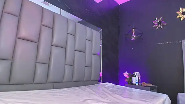 Snapshot of kissme_luna chatting on 11.14.25 kissme luna online show from 11.14.25