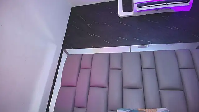 Snapshot of kissme_luna chatting on 11.22.25 kissme luna online show from 11.22.25