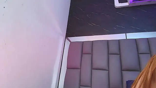 Snapshot of kissme_luna chatting on 11.25.25 kissme luna online show from 11.25.25