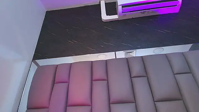 Snapshot of kissme_luna chatting on 11.26.25 kissme luna online show from 11.26.25