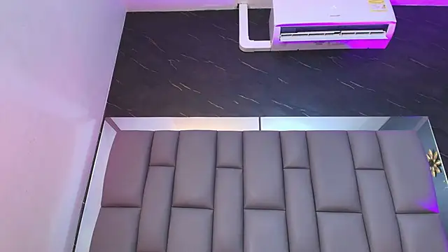 Snapshot of kissme_luna chatting on 11.28.25 kissme luna online show from 11.28.25