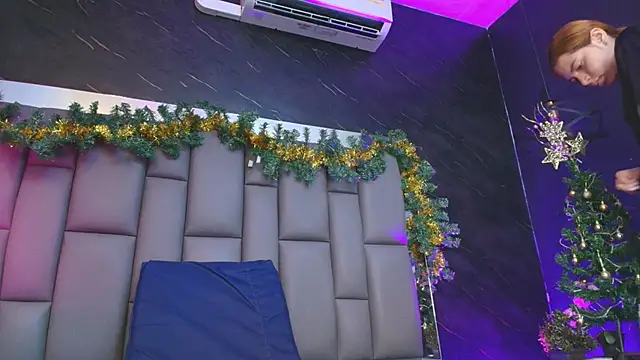 Snapshot of kissme_luna chatting on 12.04.25 kissme luna online show from 12.04.25