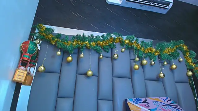 Snapshot of kissme_luna chatting on 12.16.25 kissme luna online show from 12.16.25