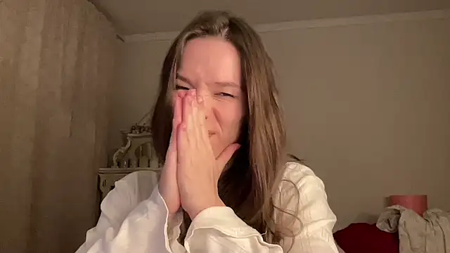 Snapshot of Tirayaa chatting on 11.14.25 Tirayaa online show from 11.14.25