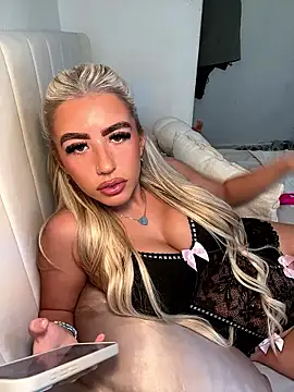 Snapshot of BlondeBetty chatting on 01.16.26 BlondeBetty online show from 01.16.26