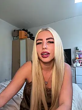 Snapshot of BlondeBetty chatting on 04.14.26 BlondeBetty online show from 04.14.26