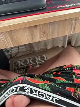 Snapshot of dicksmallll chatting on 09.30.25 dicksmallll online show from 09.30.25