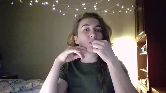 Snapshot of Mireeina chatting on 07.18.26 Mireeina online show from 07.18.26