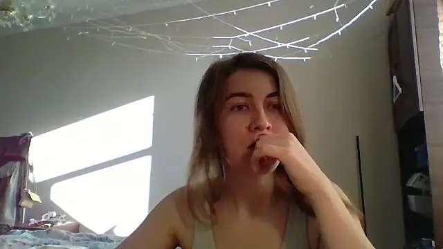 Snapshot of Mireeina chatting on 07.30.26 Mireeina online show from 07.30.26