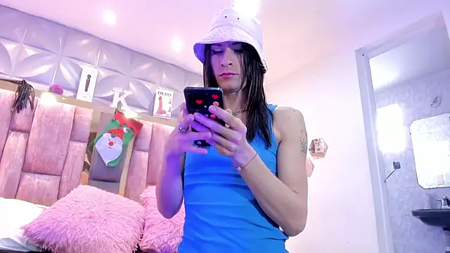 Charlotte Landry   online show from 12.03.25