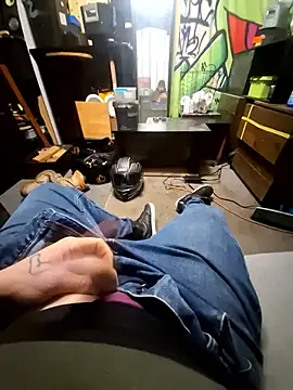 Snapshot of rexcherry69 chatting on 10.18.25 rexcherry69 online show from 10.18.25