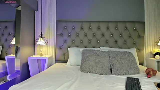 LunaBloomn online show from 11.22.25