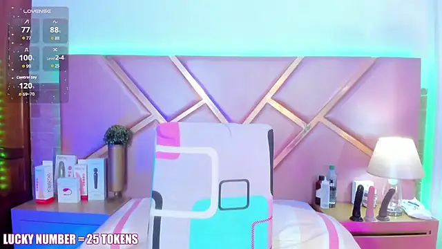 Snapshot of SophieSinclair chatting on 03.10.26 SophieSinclair online show from 03.10.26