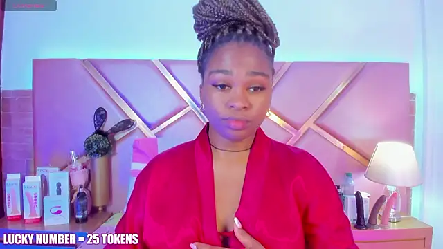 Snapshot of SophieSinclair chatting on 03.18.26 SophieSinclair online show from 03.18.26