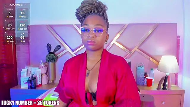 Snapshot of SophieSinclair chatting on 03.26.26 SophieSinclair online show from 03.26.26