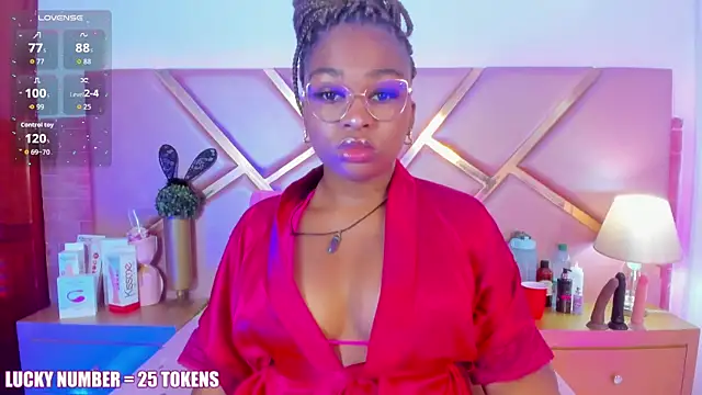 Snapshot of SophieSinclair chatting on 03.27.26 SophieSinclair online show from 03.27.26