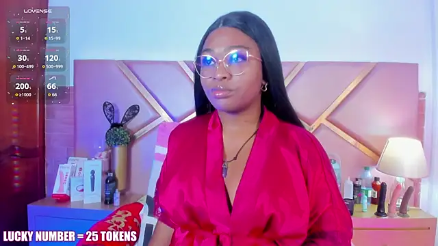 Snapshot of SophieSinclair chatting on 04.11.26 SophieSinclair online show from 04.11.26